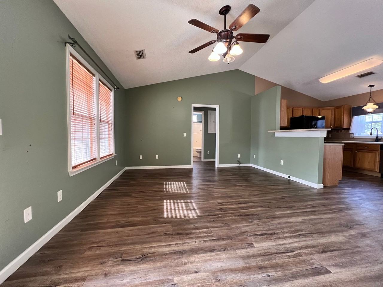 454 Lake Dr - Photo 4 of 40