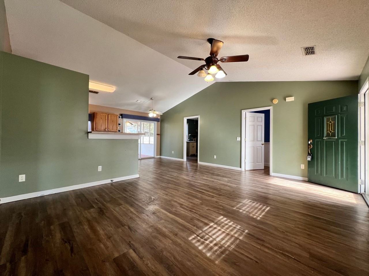 454 Lake Dr - Photo 6 of 40