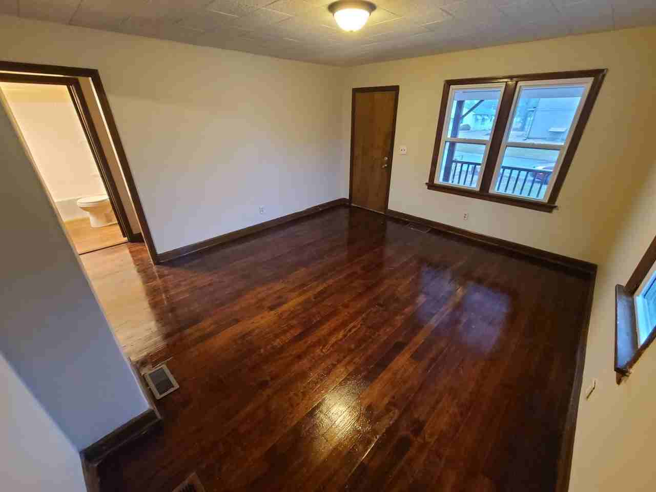 889 Idlewilde Ave - Photo 2 of 11