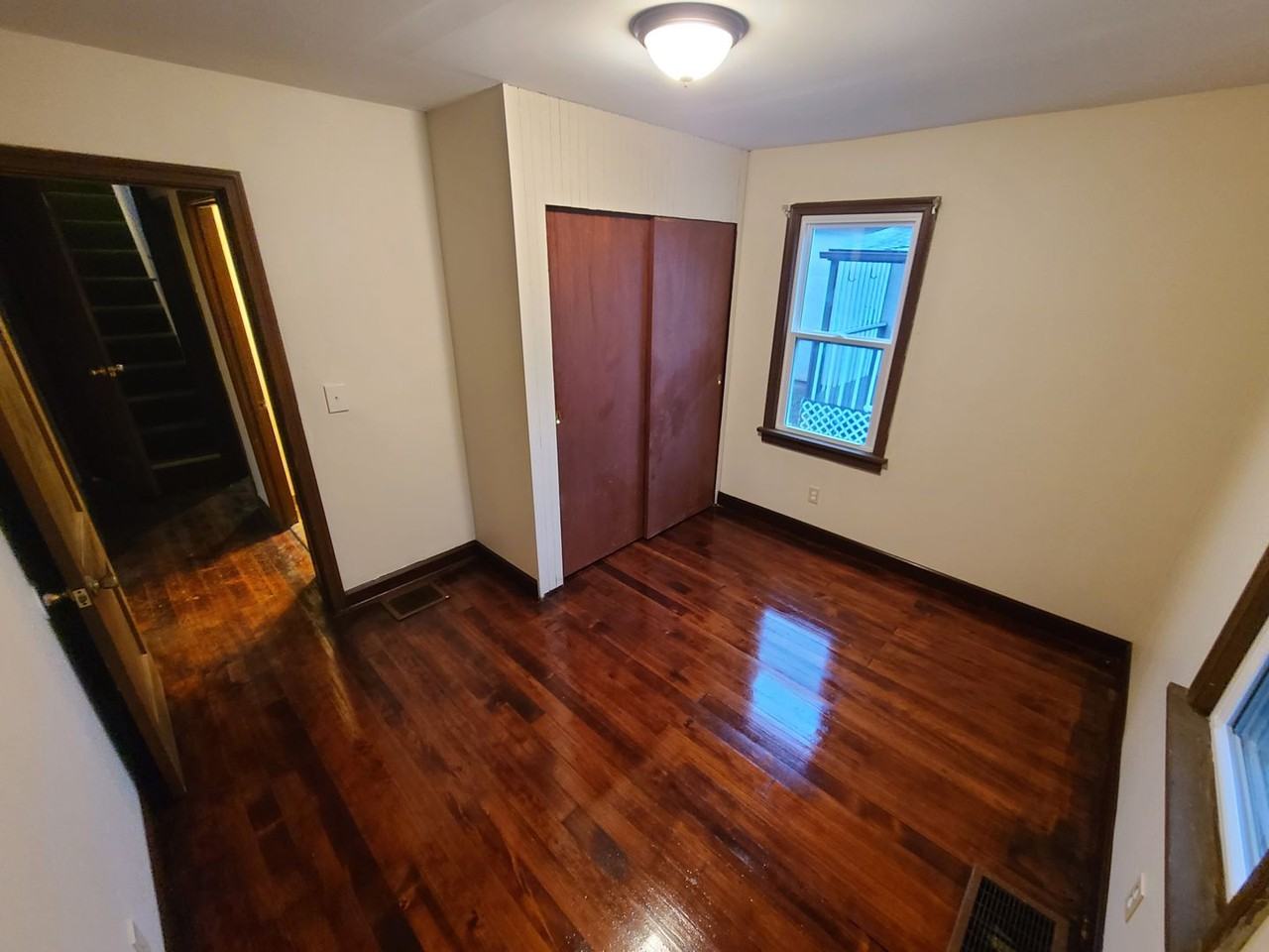 889 Idlewilde Ave - Photo 3 of 11