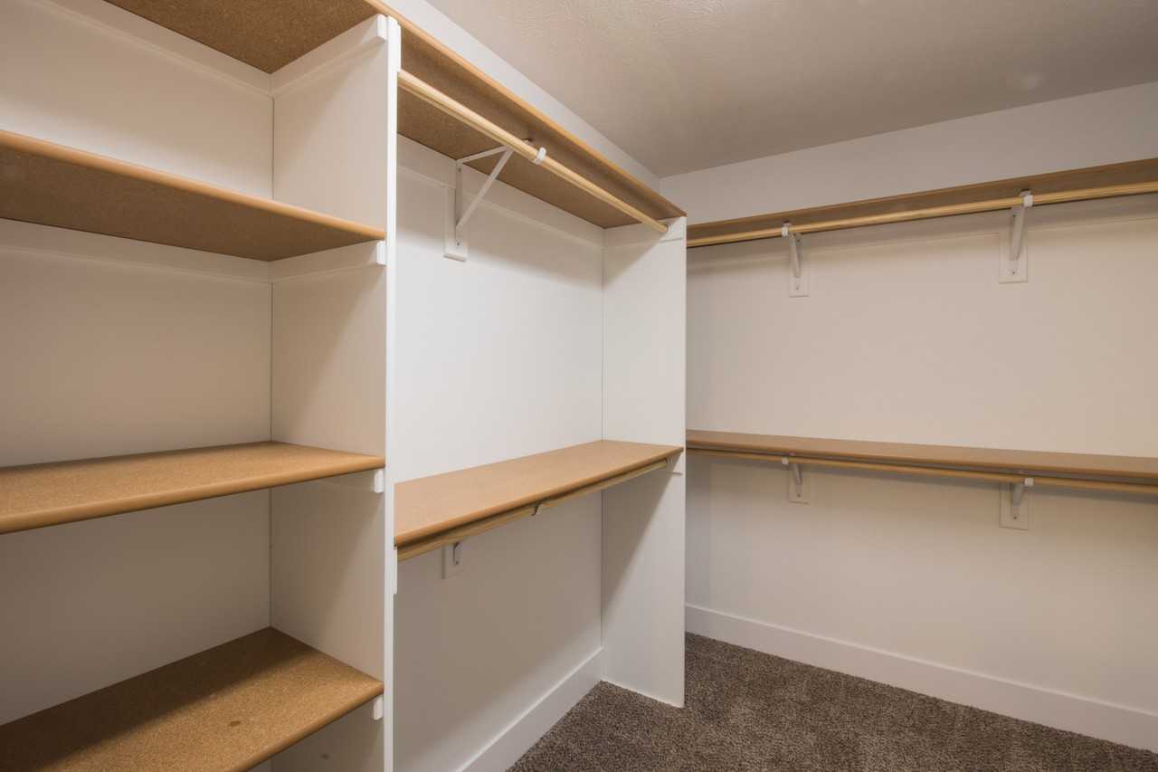 9330 S 74th St - Photo 5 of 9