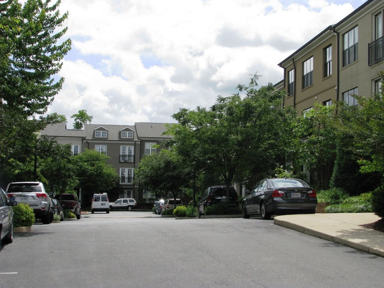 730 Walker Sq #4A - Photo 2 of 8