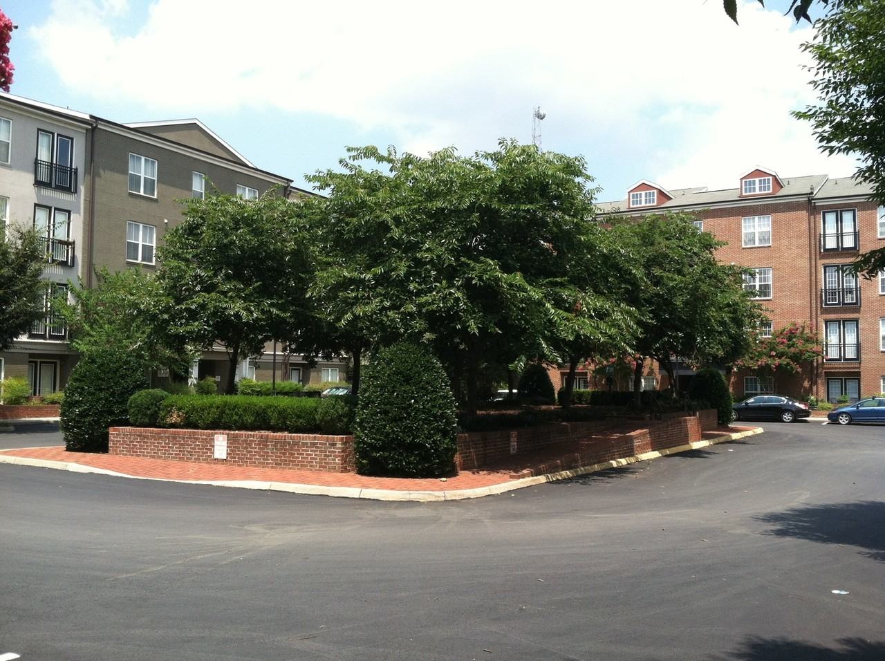 730 Walker Sq #4A - Photo 3 of 8