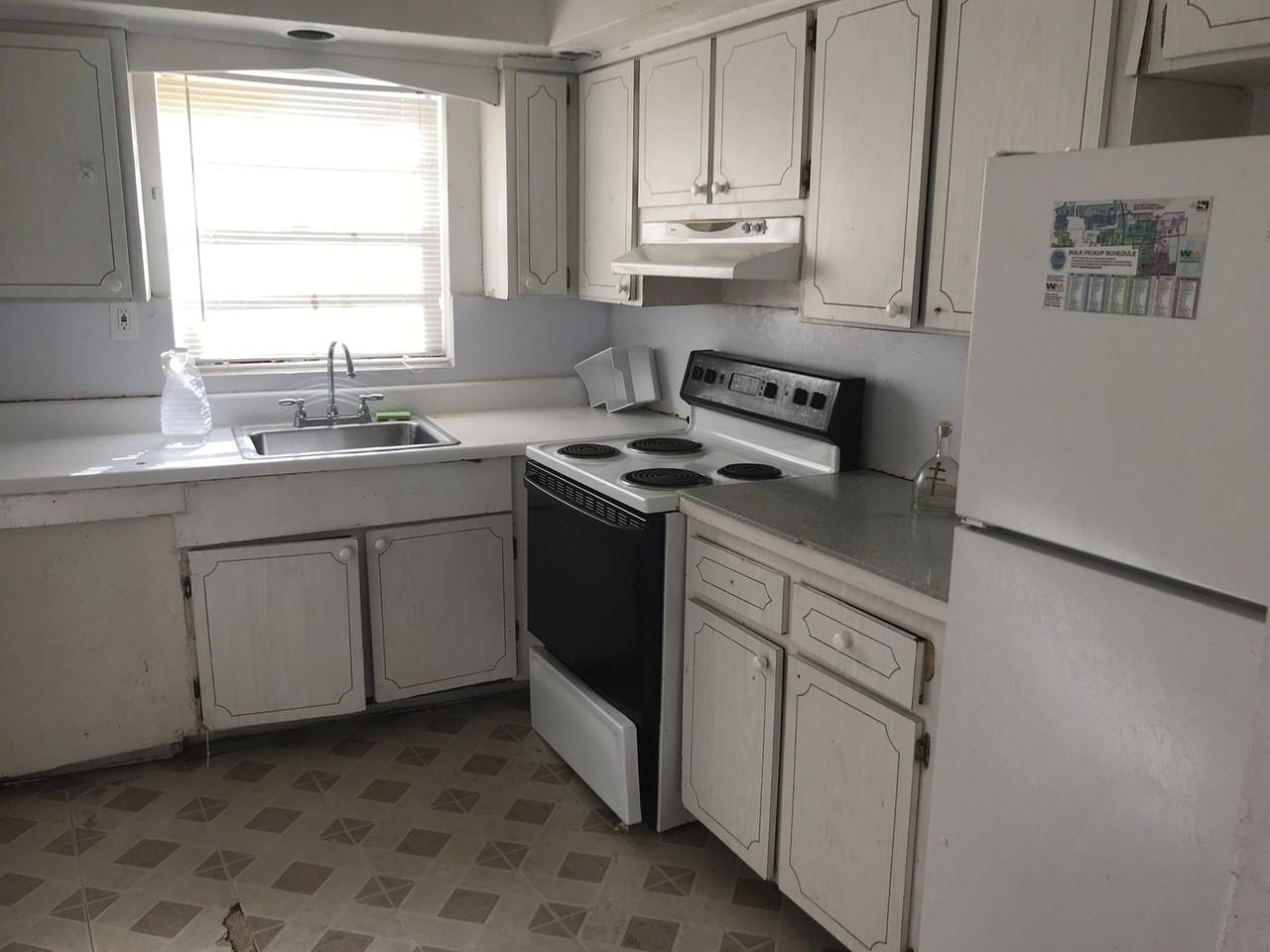 692 Sw 7th Ter - Photo 6 of 9