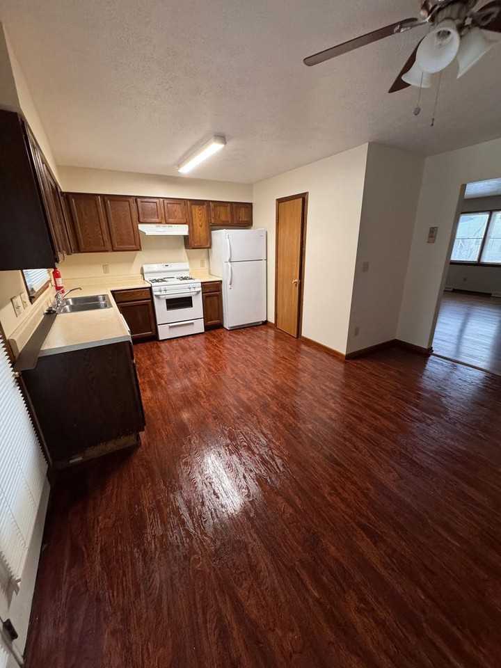 103 Hazel St - Photo 4 of 15