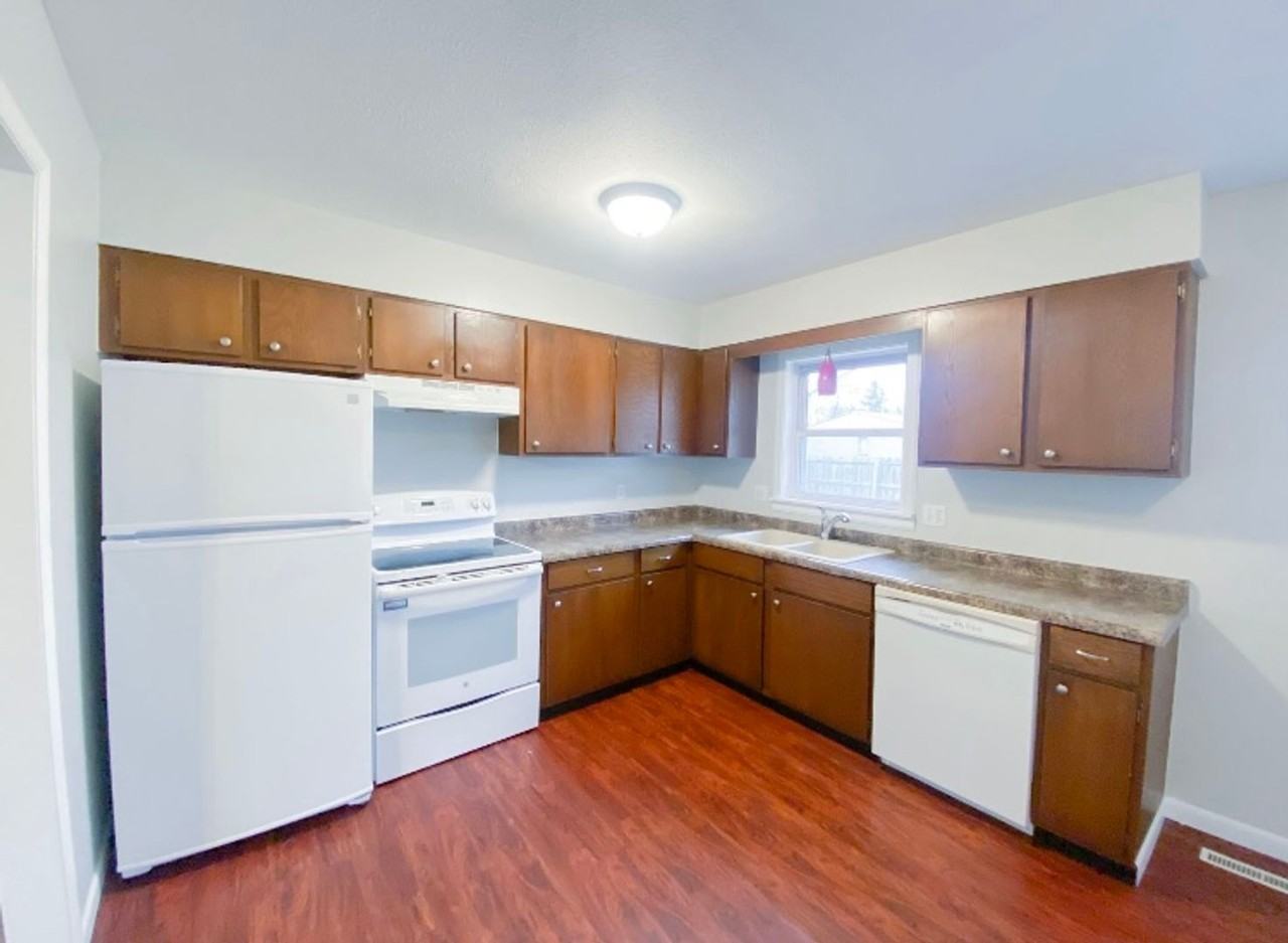 2110 Spain Dr - Photo 5 of 12