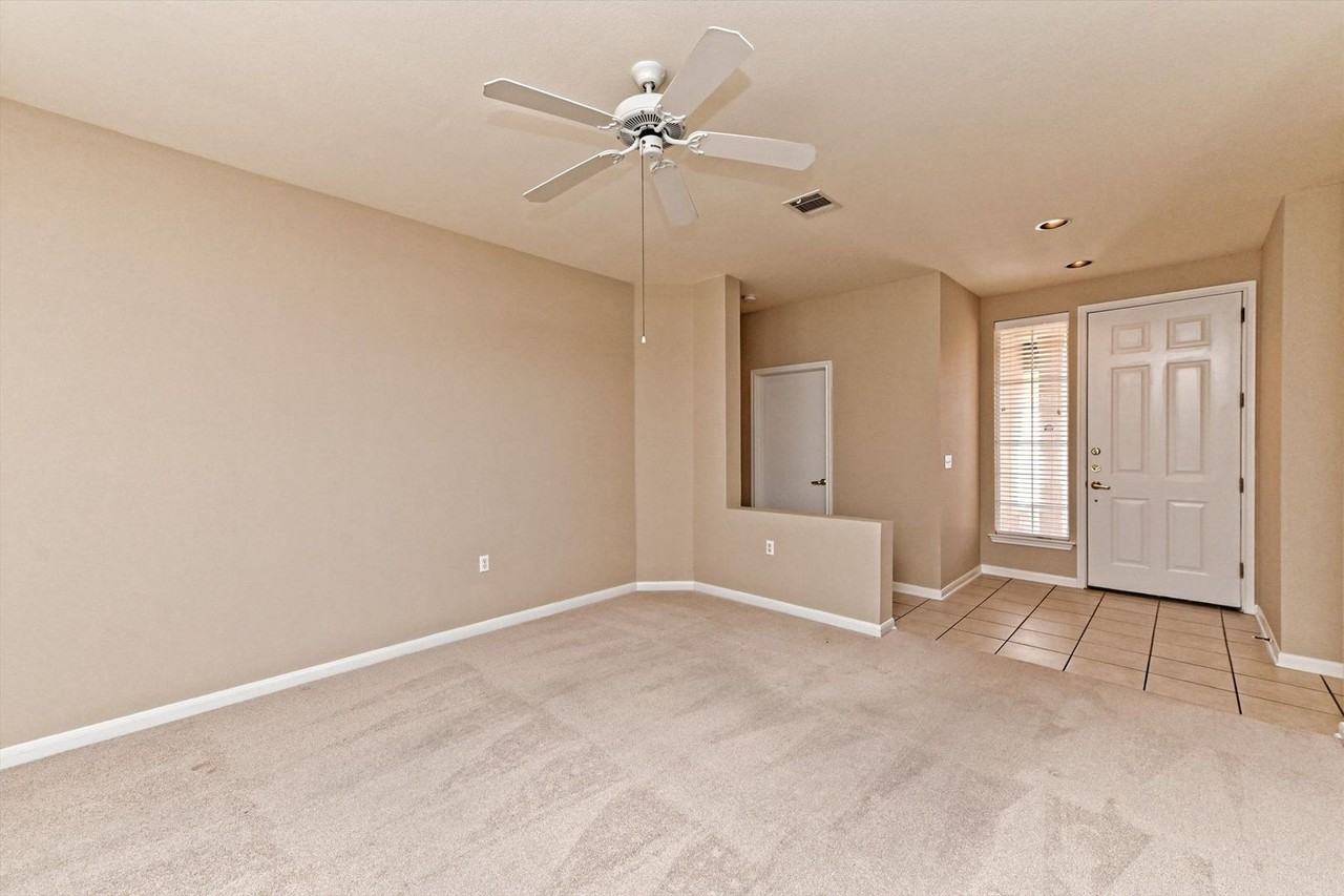 117 Larkspur Ln - Photo 4 of 37