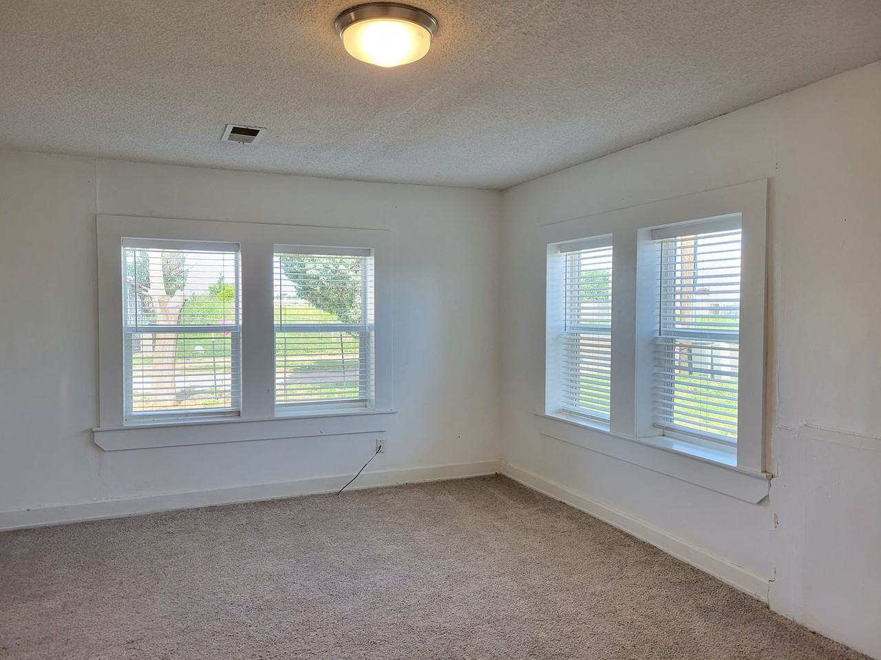 913 E Brady Ave - Photo 5 of 16