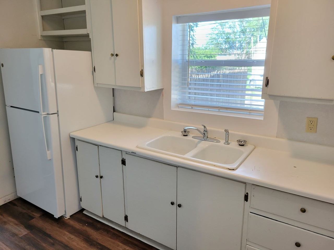 913 E Brady Ave - Photo 7 of 16