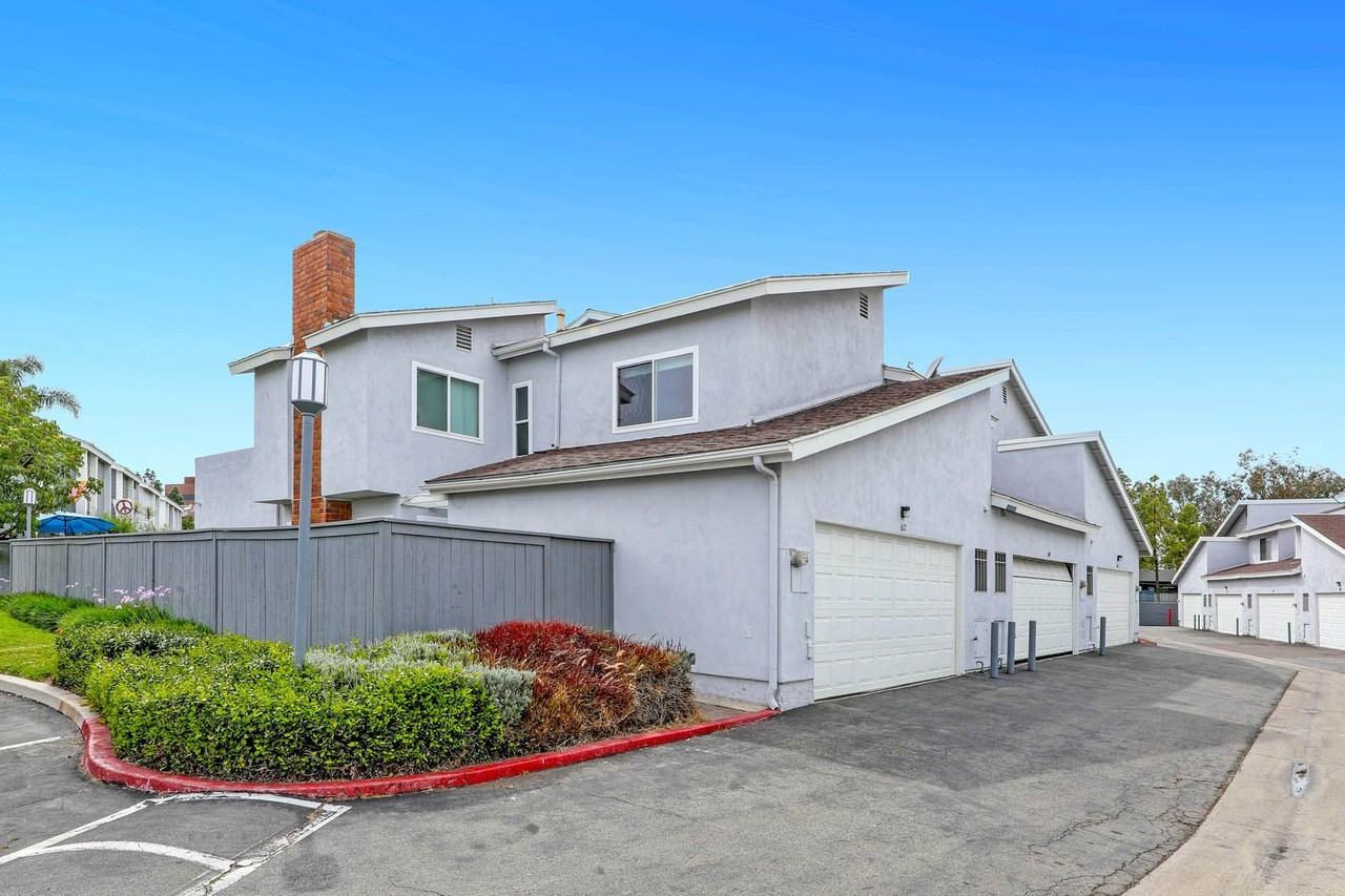 617 Shasta Ln - Photo 3 of 11