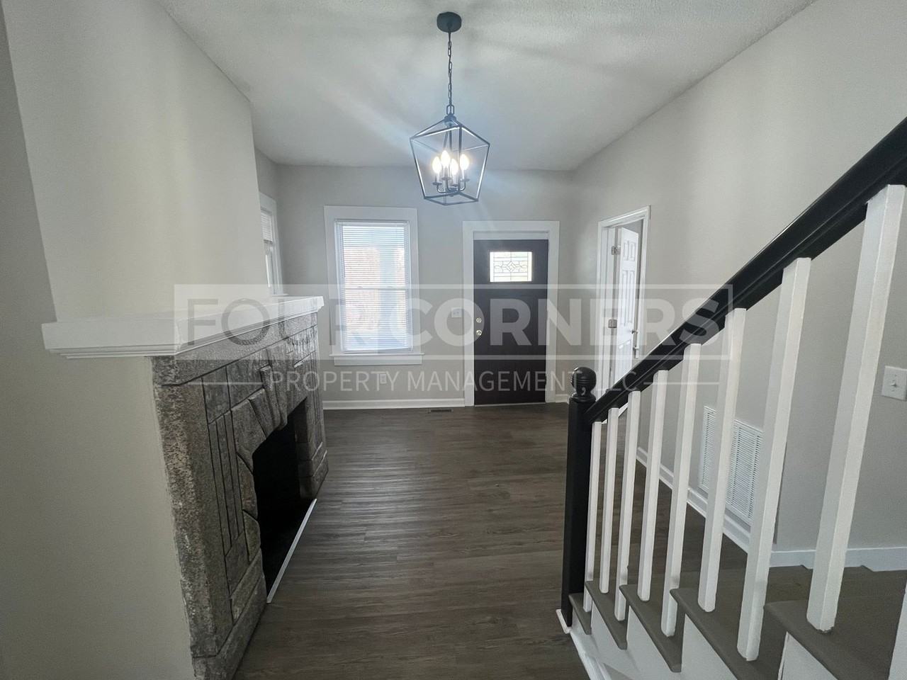 400 Beech St - Photo 3 of 18