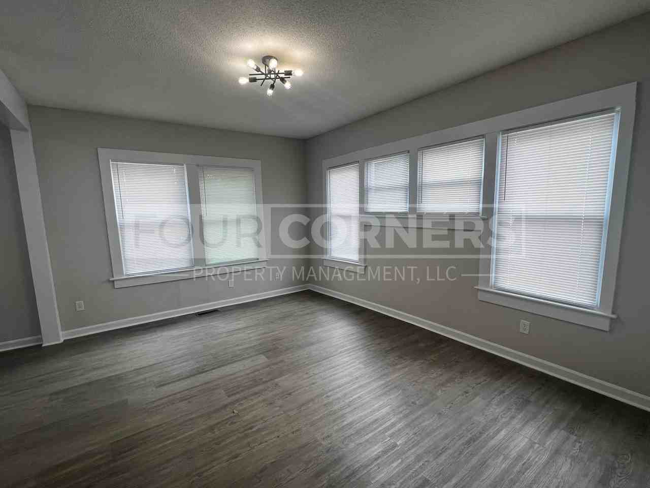 400 Beech St - Photo 4 of 18