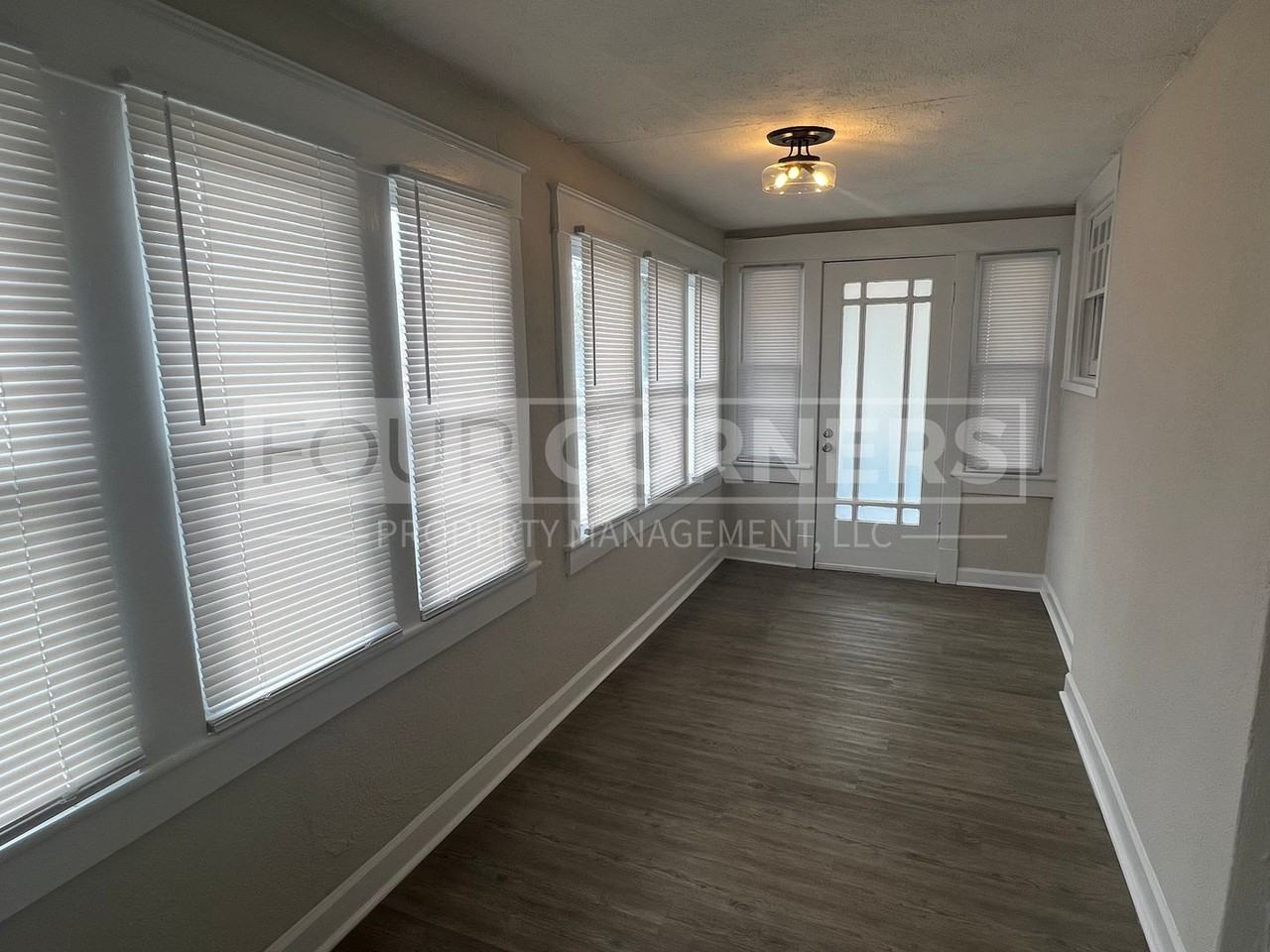 400 Beech St - Photo 5 of 18