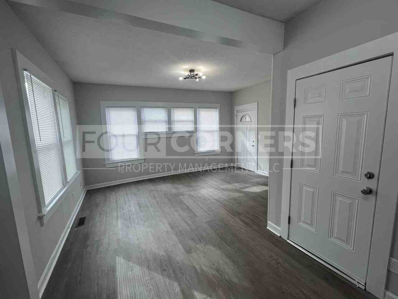 400 Beech St - Photo 6 of 18