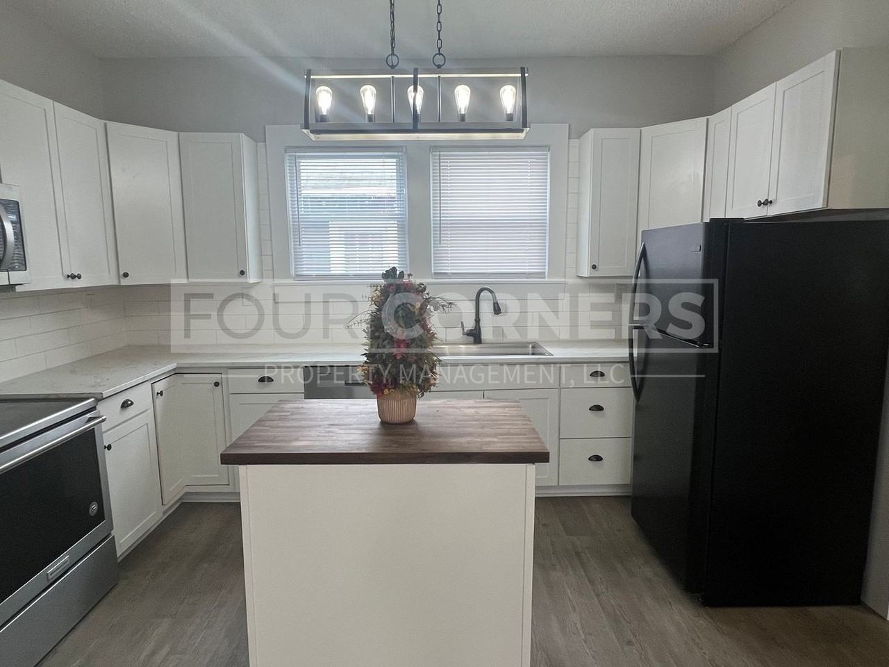 400 Beech St - Photo 7 of 18