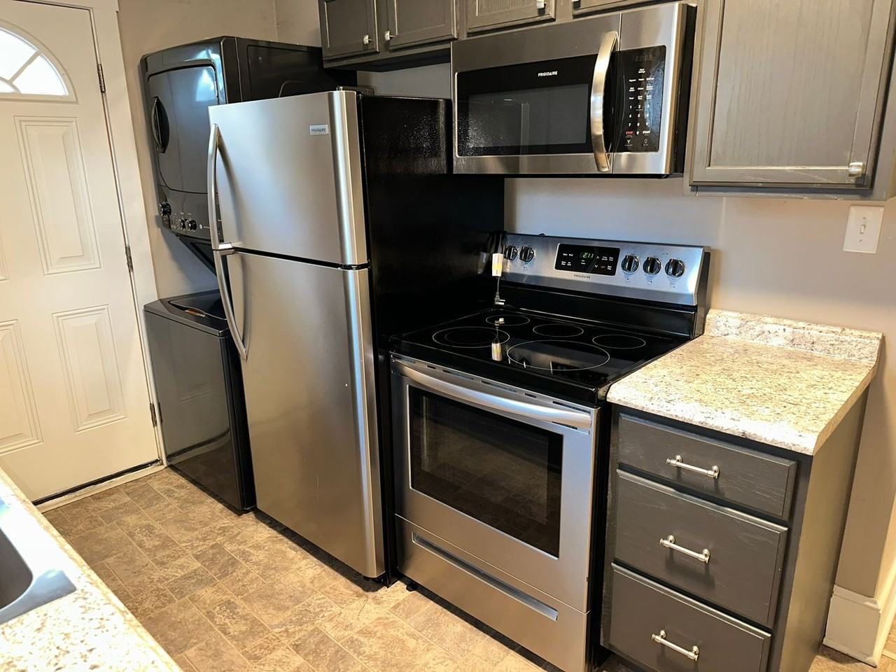 1458 Anderson St #C - Photo 3 of 10