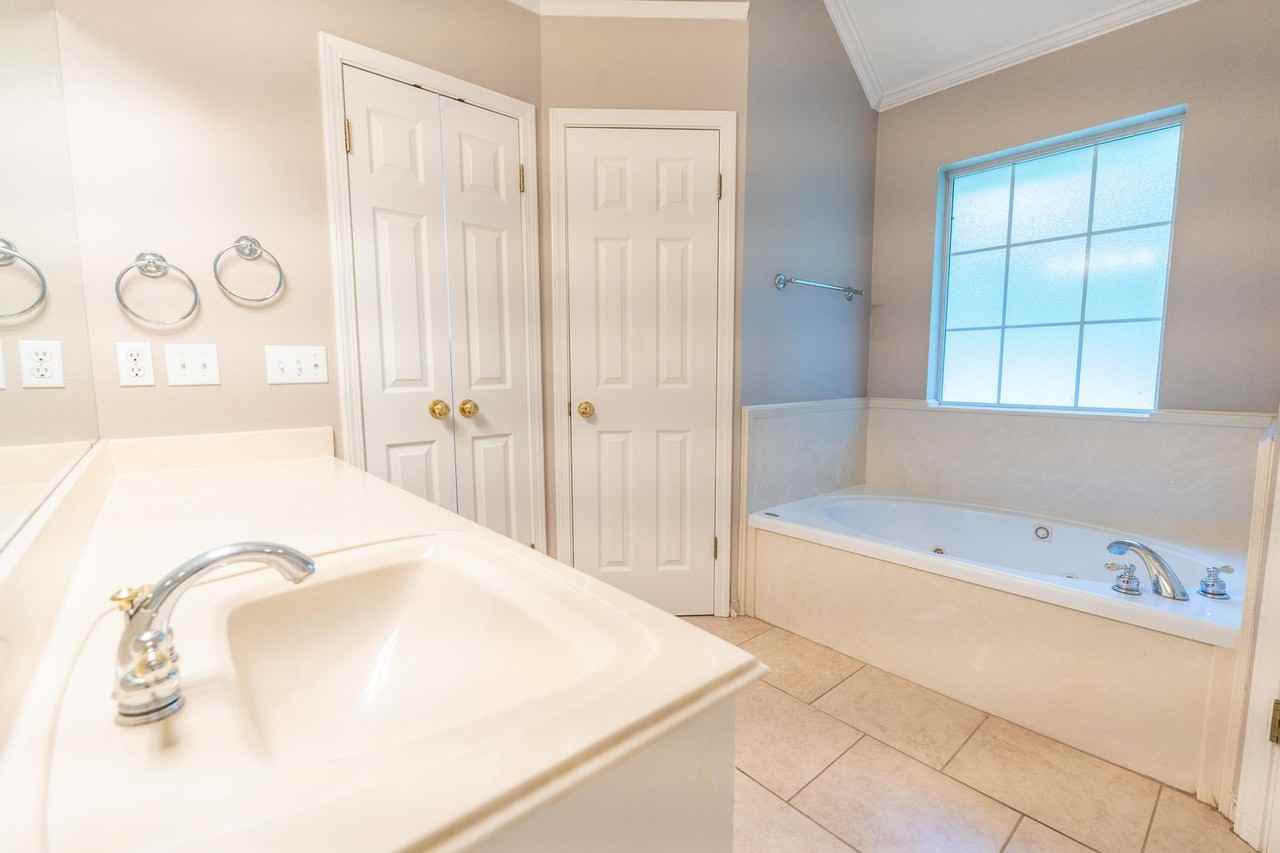 5822 Gold Crest Dr - Photo 3 of 10
