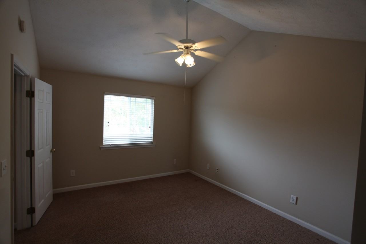 348 Jack Hampton Dr - Photo 3 of 12