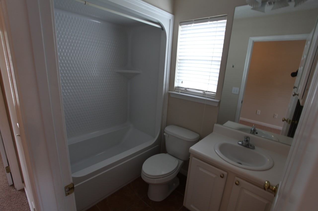 348 Jack Hampton Dr - Photo 4 of 12