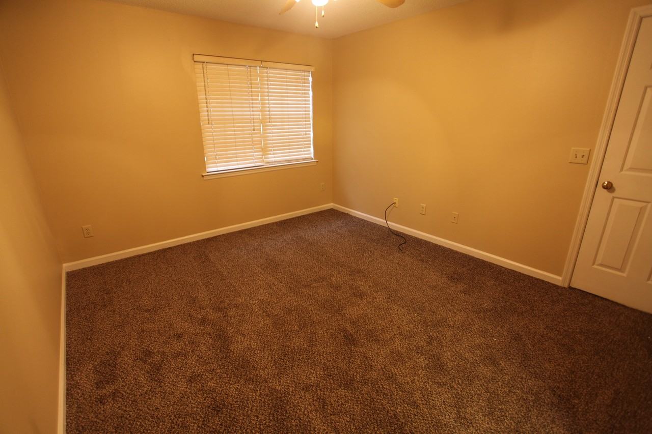 2109 Henderson Dr - Photo 4 of 12