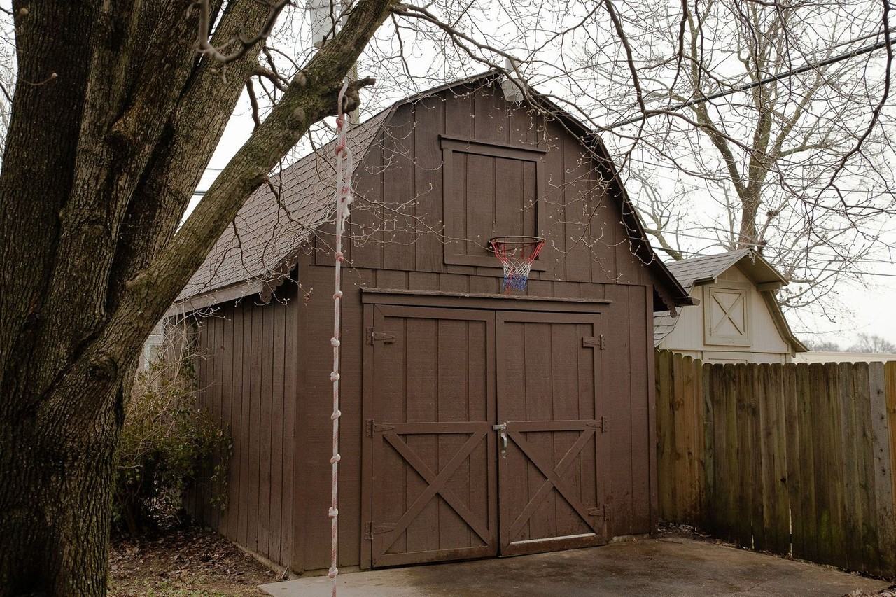 1911 S Saratoga Ave - Photo 4 of 13