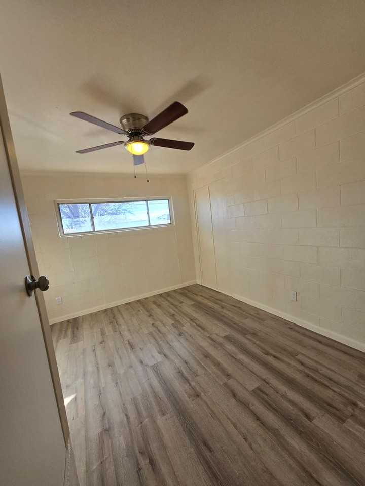 507 W Mcgaffey St - Photo 2 of 12