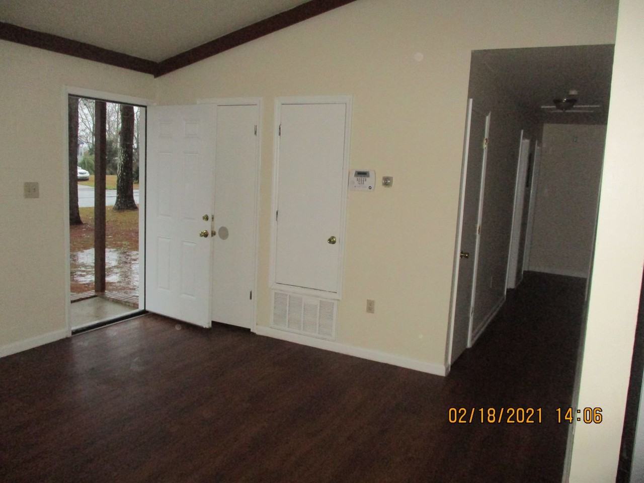 2310 Beachview Dr - Photo 2 of 11