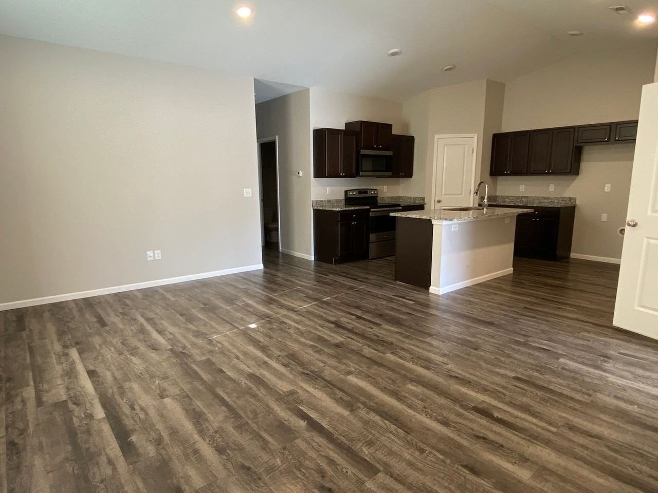 412 S Longbranch Dr - Photo 2 of 21