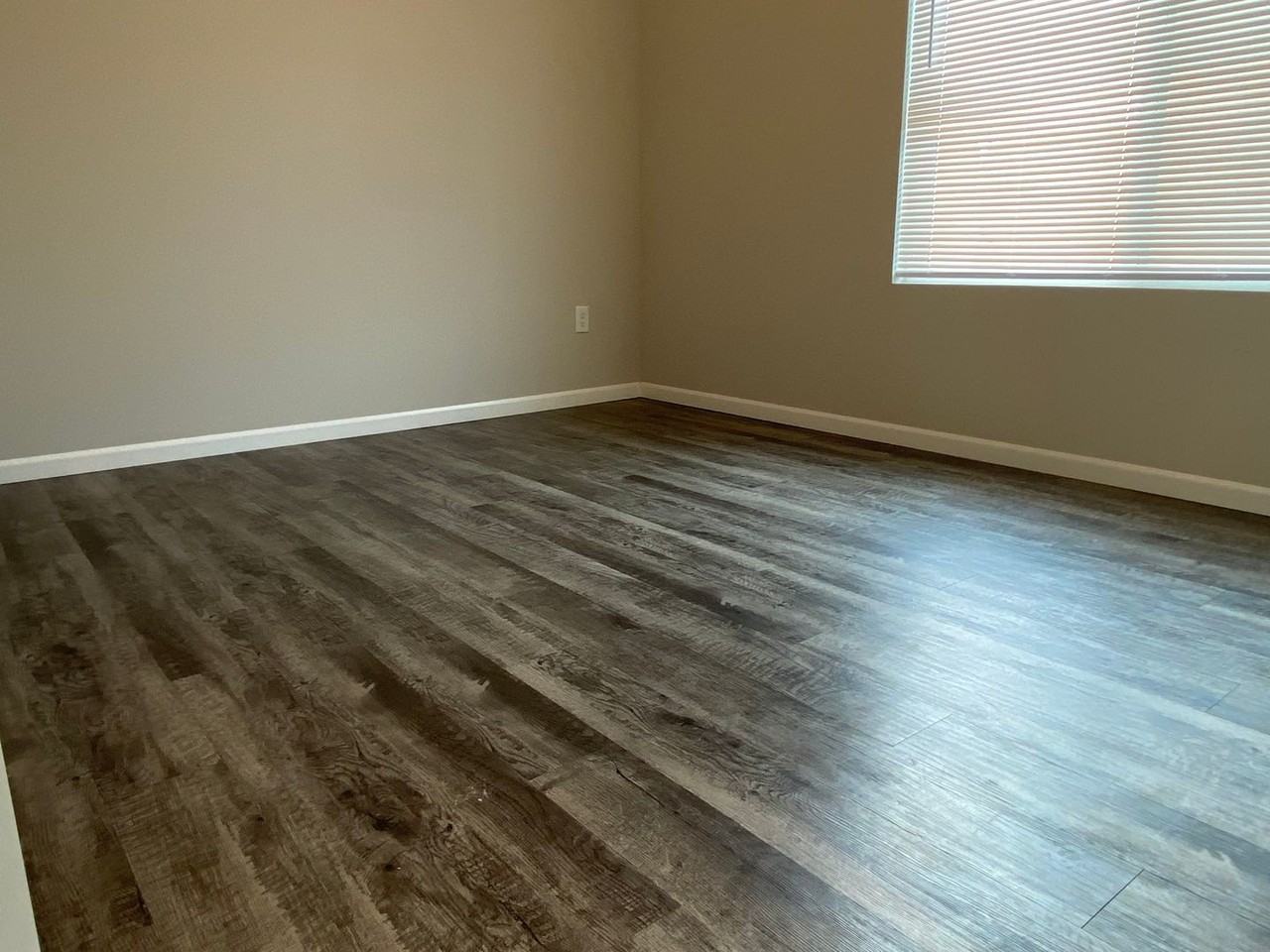 412 S Longbranch Dr - Photo 5 of 21