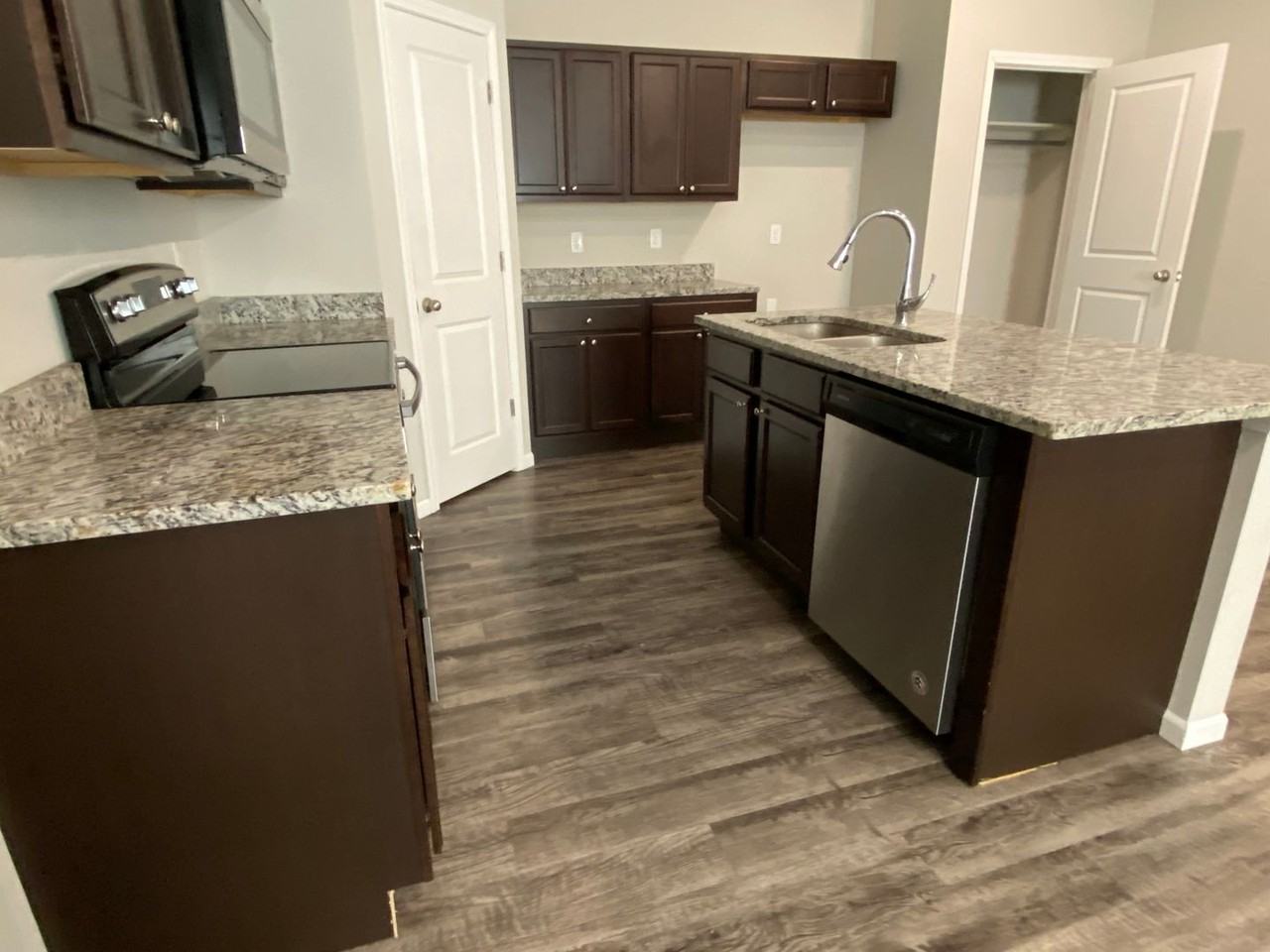 412 S Longbranch Dr - Photo 6 of 21