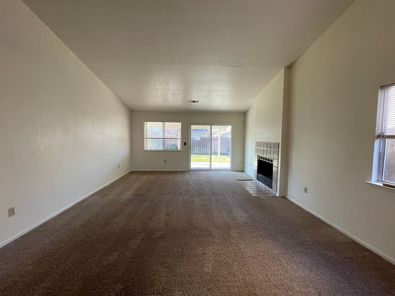 441 N Mcclure Rd - Photo 3 of 20