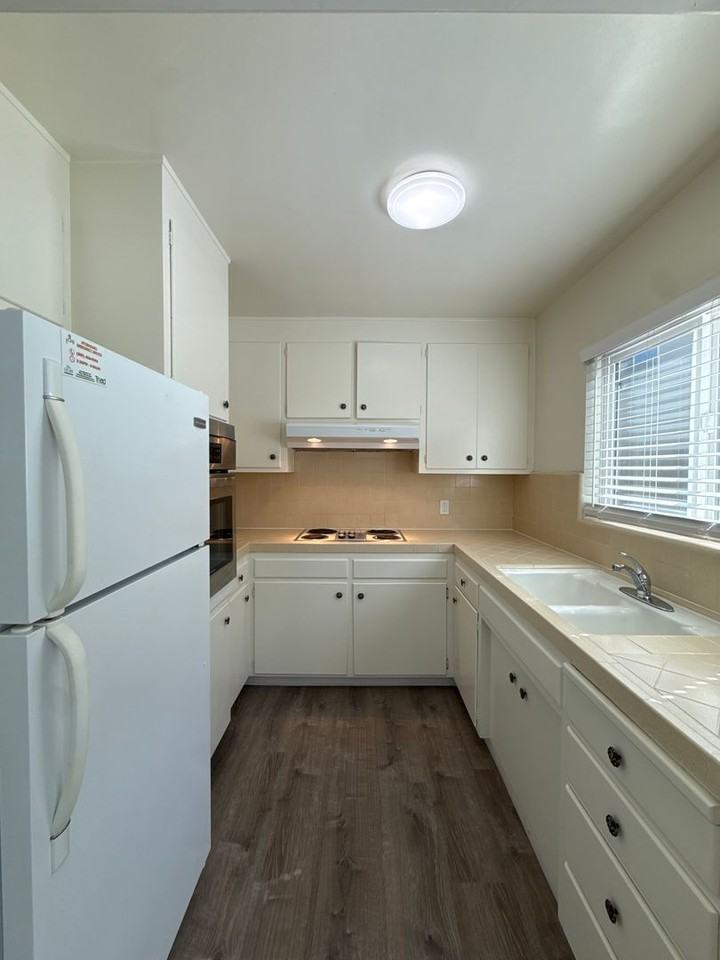 830 Boysen Avenue - Photo 3 of 31