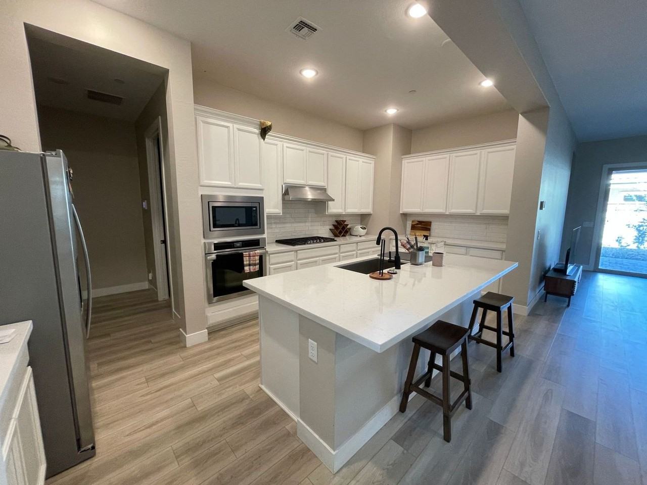 14030 W Desert Flower Dr - Photo 5 of 29