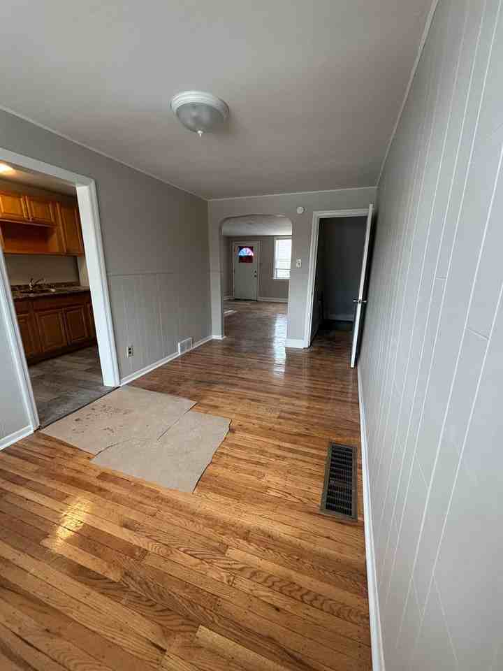 233 W 22nd St - Photo 5 of 11