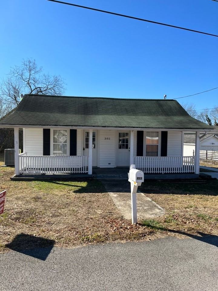 305 E Washington Ave - Photo 2 of 20