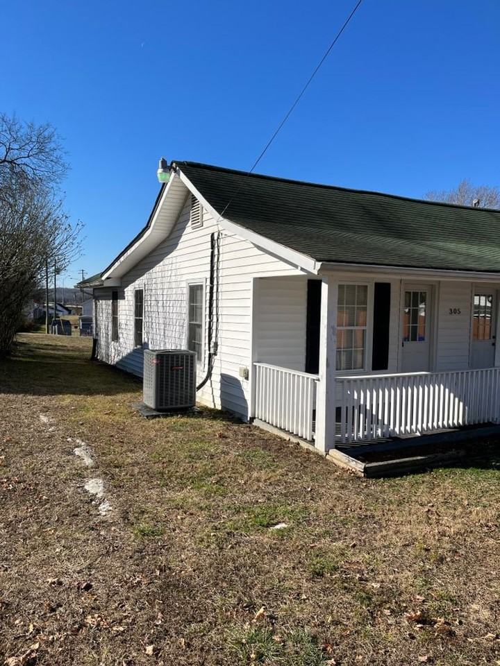 305 E Washington Ave - Photo 3 of 20