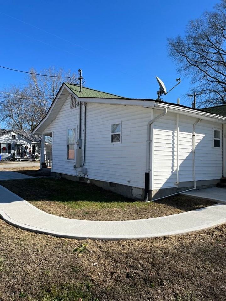 305 E Washington Ave - Photo 7 of 20