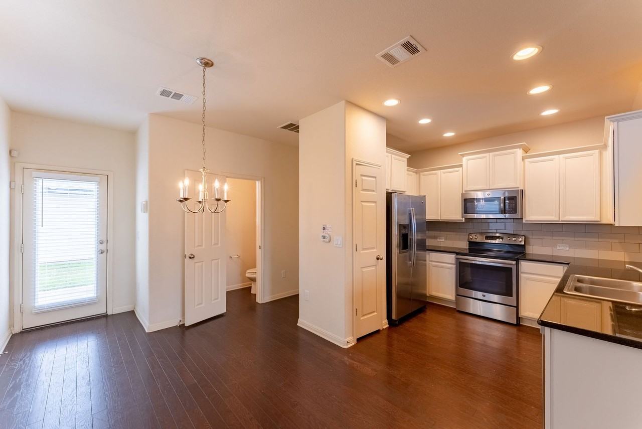 18509 Mammoth Cave Blvd - Photo 7 of 22