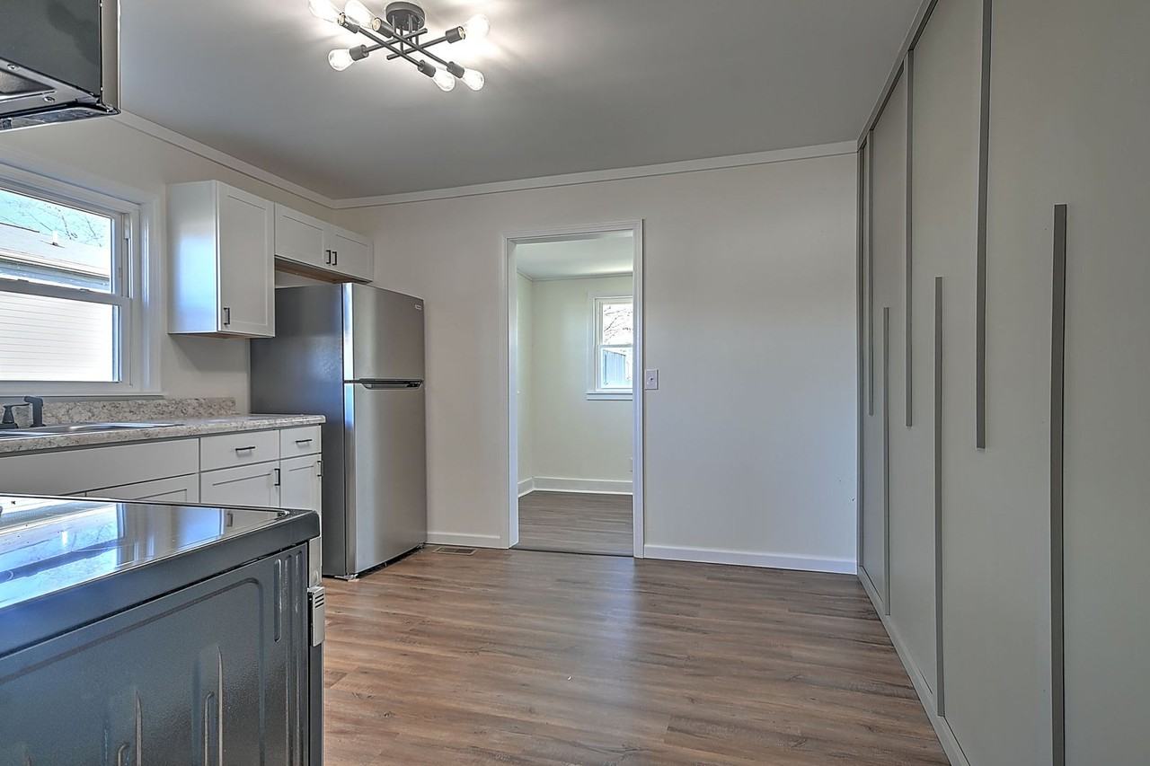 502 Colorado St - Photo 7 of 35