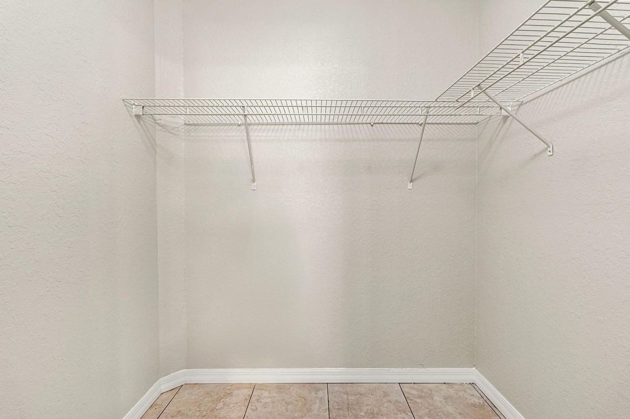 2126 Quincy St S - Photo 6 of 14