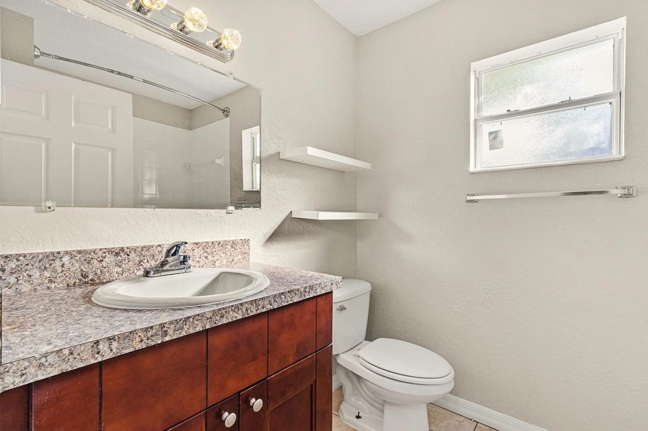 2126 Quincy St S - Photo 7 of 14