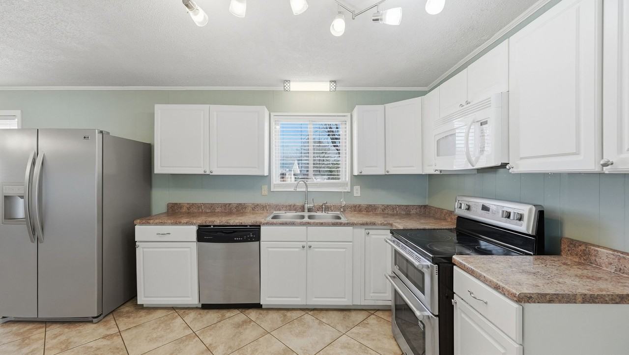 4050 Forestview Dr Nw - Photo 4 of 16