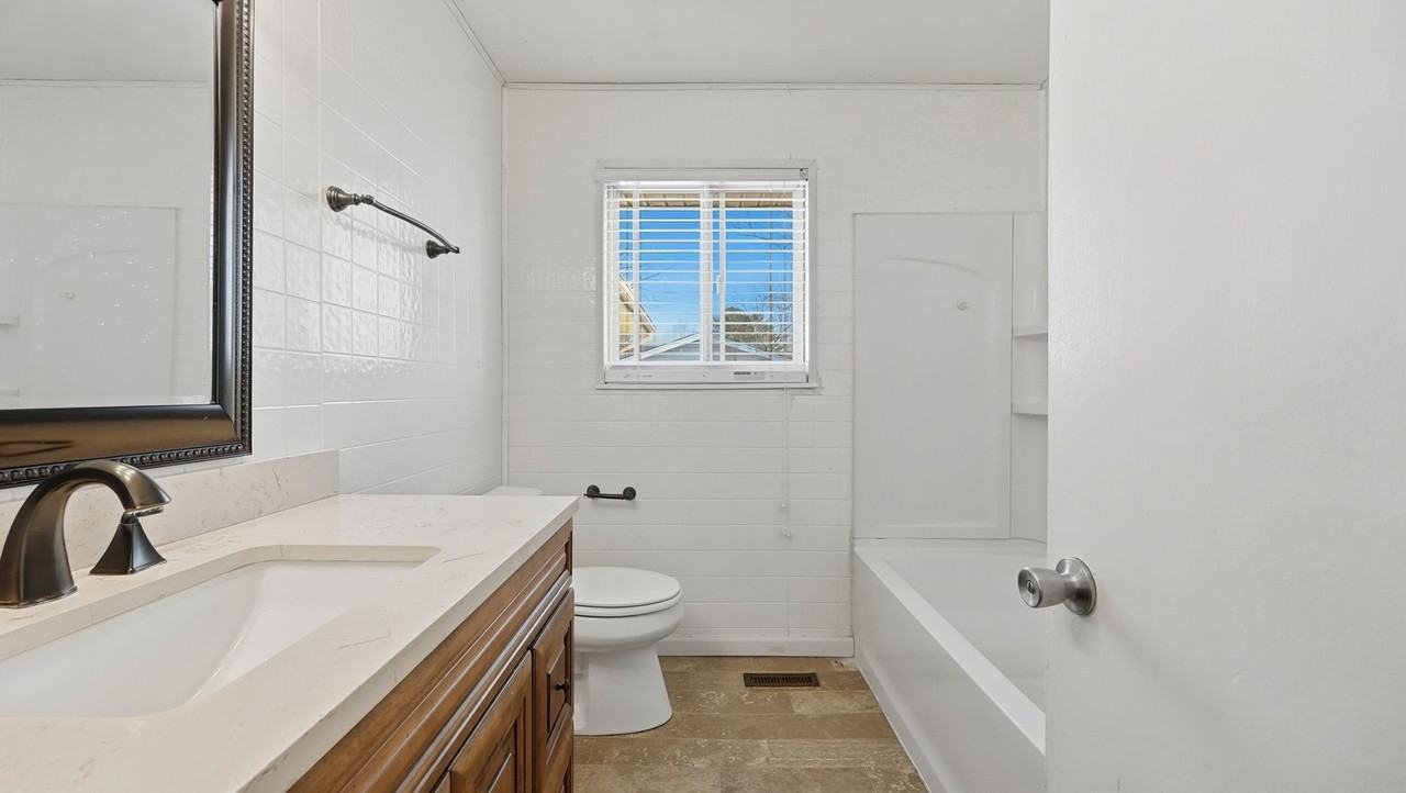 4050 Forestview Dr Nw - Photo 7 of 16