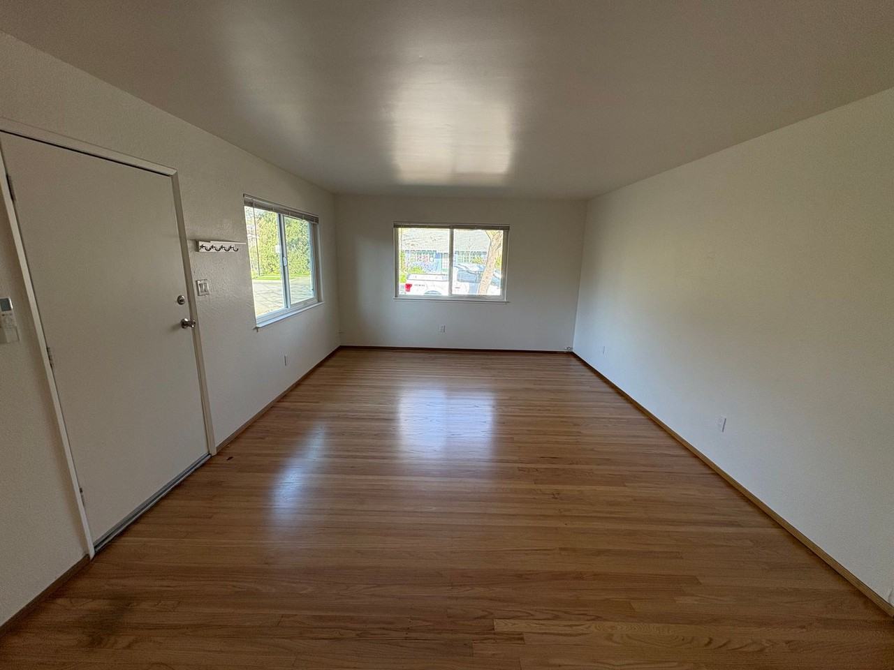 537 F St - Photo 2 of 10