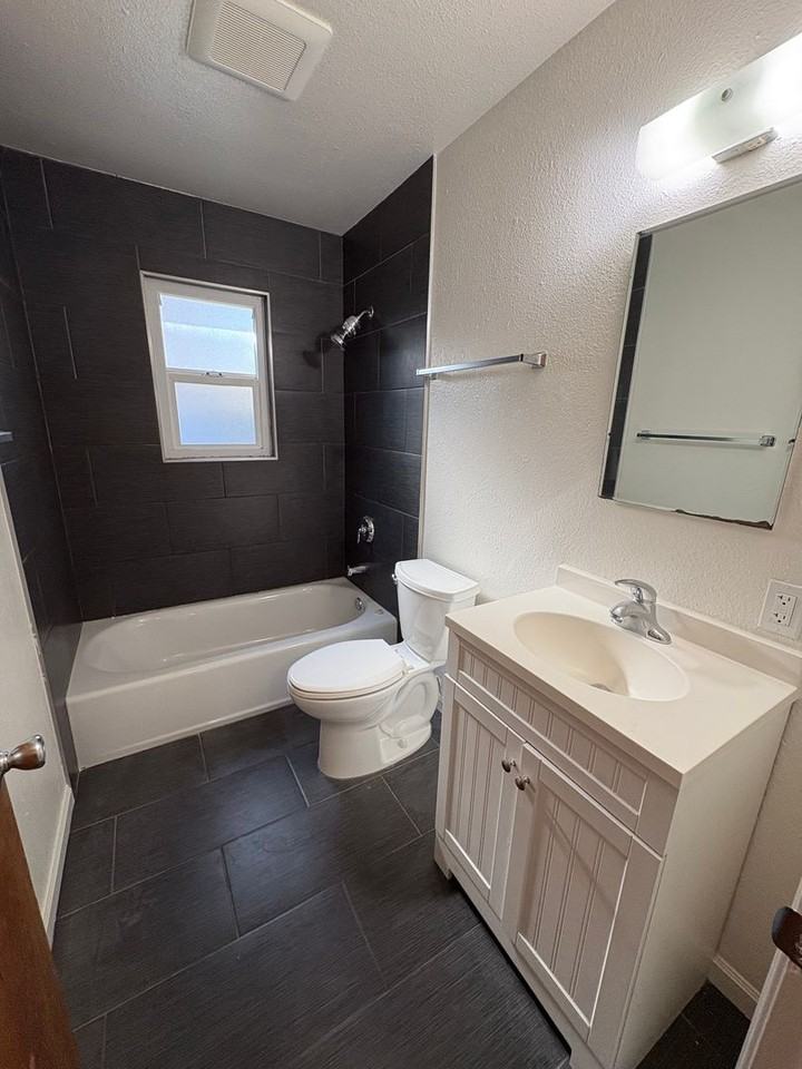 537 F St - Photo 5 of 10