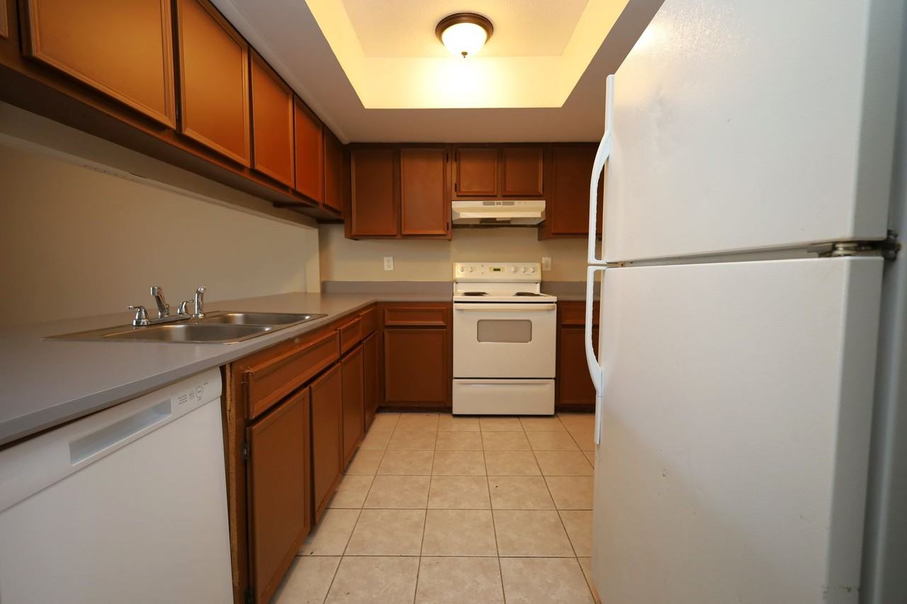 1307 Baytree Dr #E - Photo 5 of 17