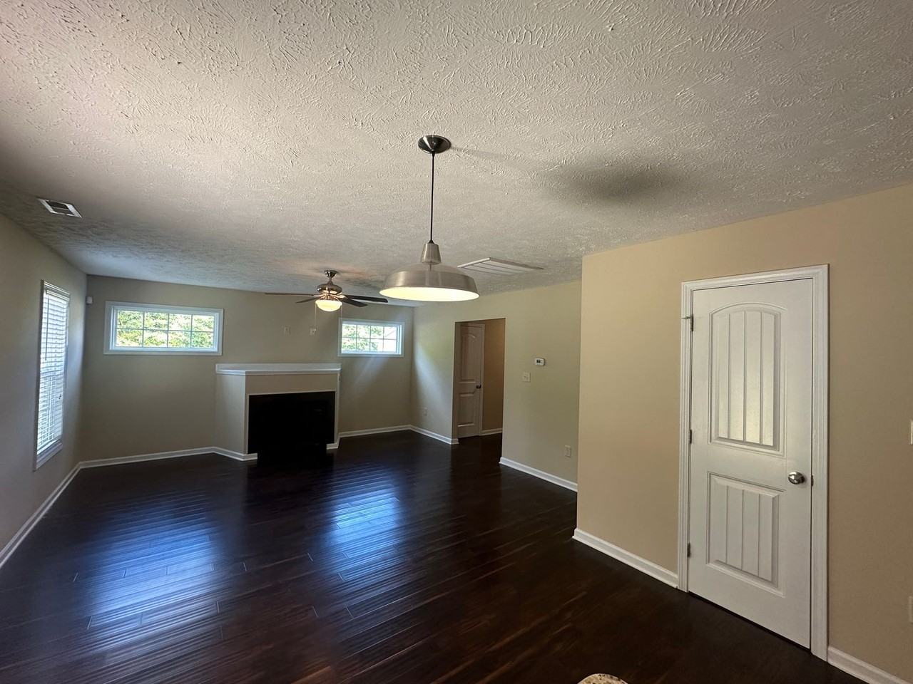 202 Trenton Ct - Photo 4 of 22