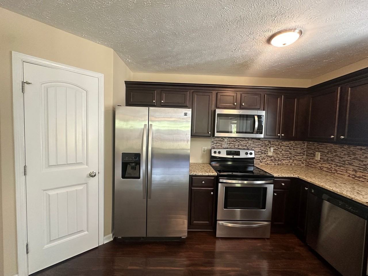 202 Trenton Ct - Photo 6 of 22