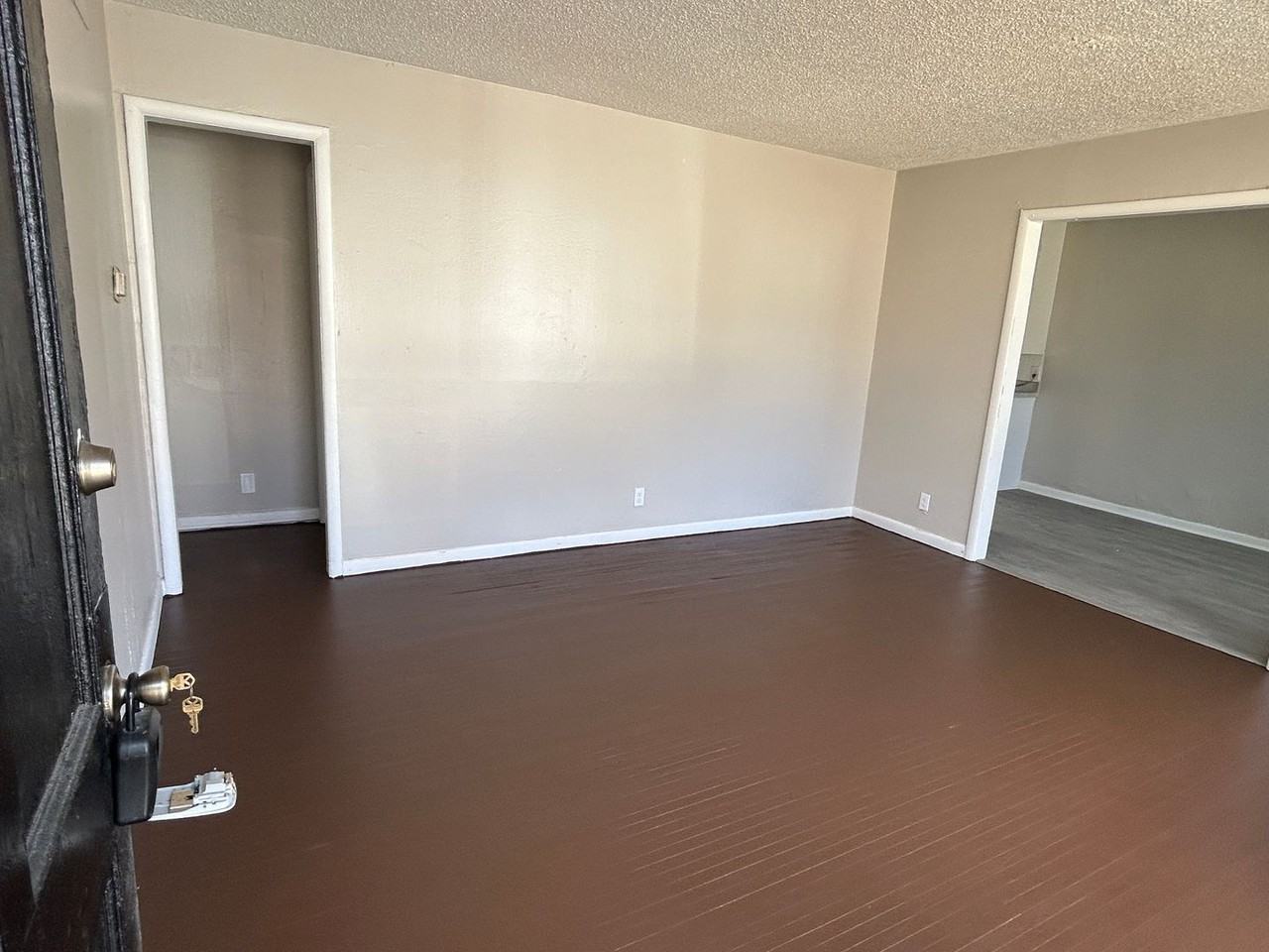 550 E 43rd St N - Photo 3 of 15