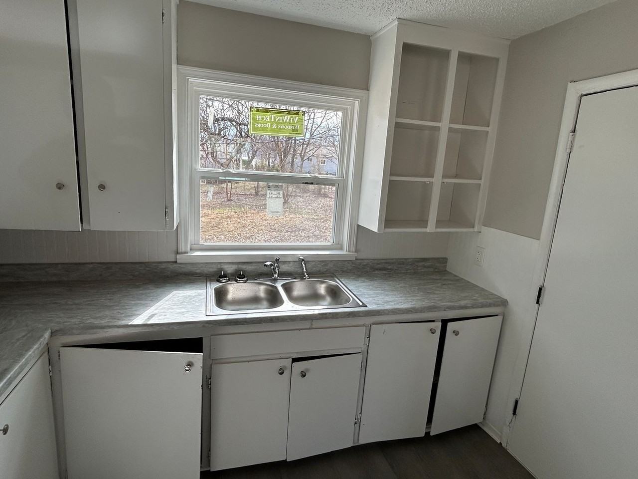 550 E 43rd St N - Photo 7 of 15